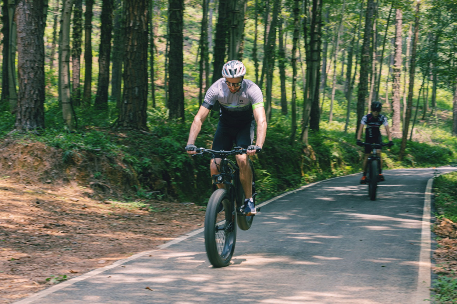 How to Ride an Electric Bike Safely: 5 Ebike Safety Tips - velowavebike